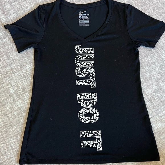 🌟2 FOR $25🌟 NIKE Tee T-shirt Black Size Women’s Small - Picture 2 of 5